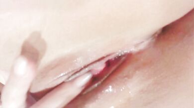 《台湾情侣泄密》台中漂亮的的美甲店老板娘被有钱金主调教私拍流出